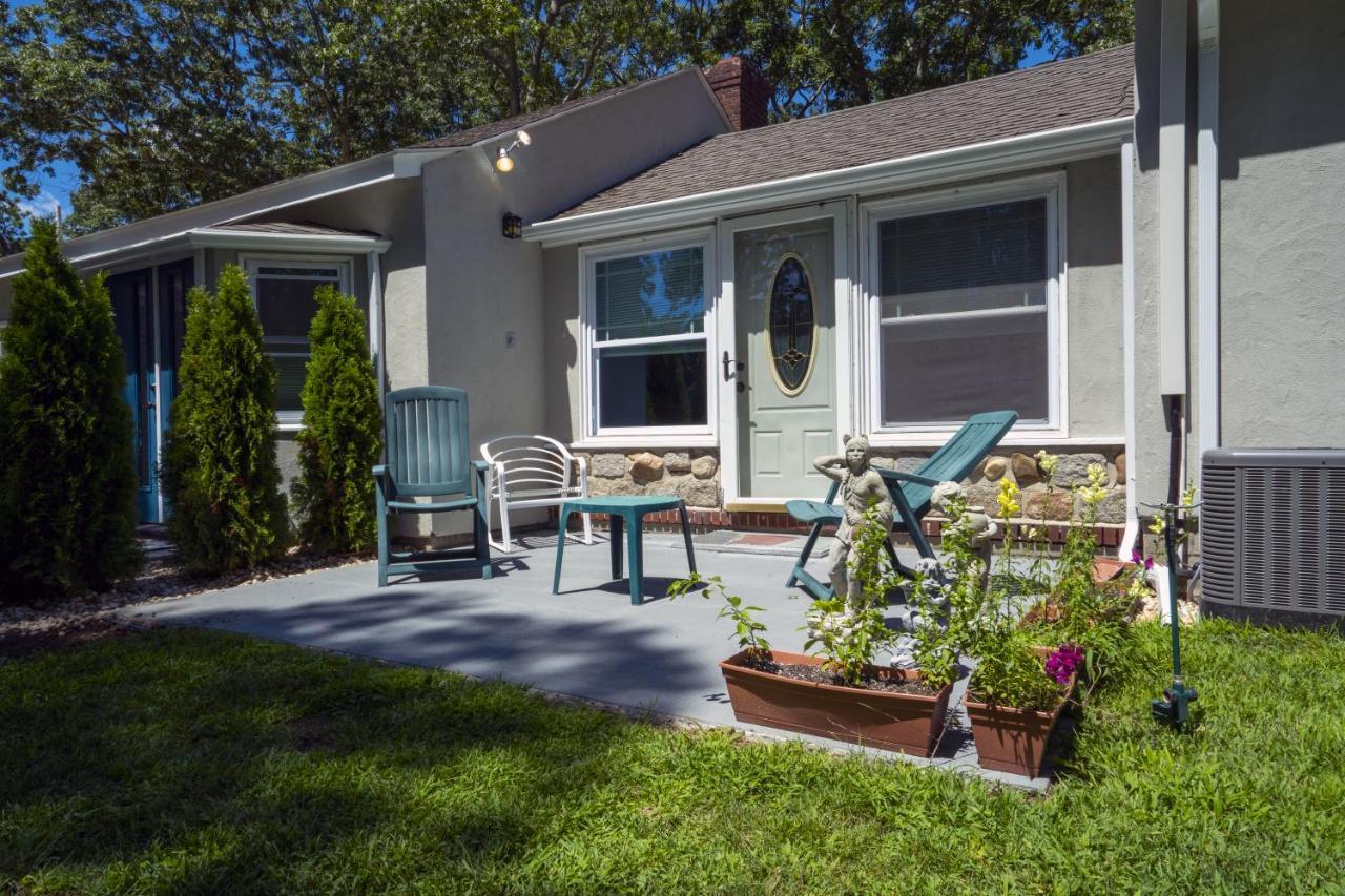 Hamptons Vacation Inn Hampton Bays Exterior photo