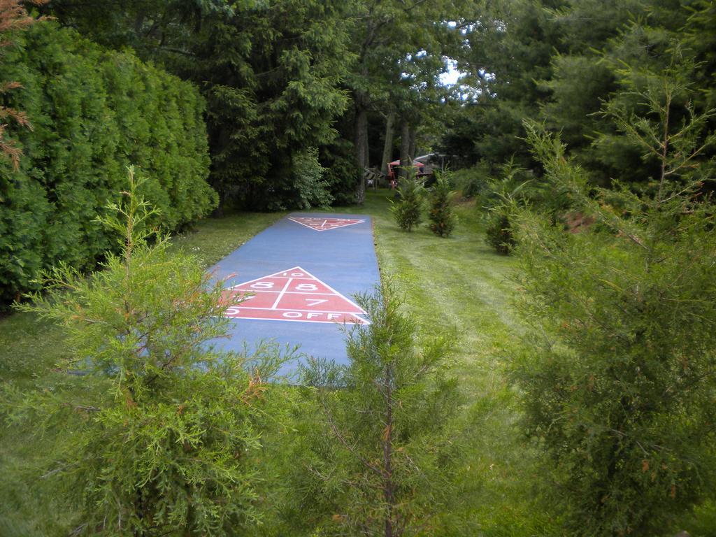 Hamptons Vacation Inn Hampton Bays Exterior photo