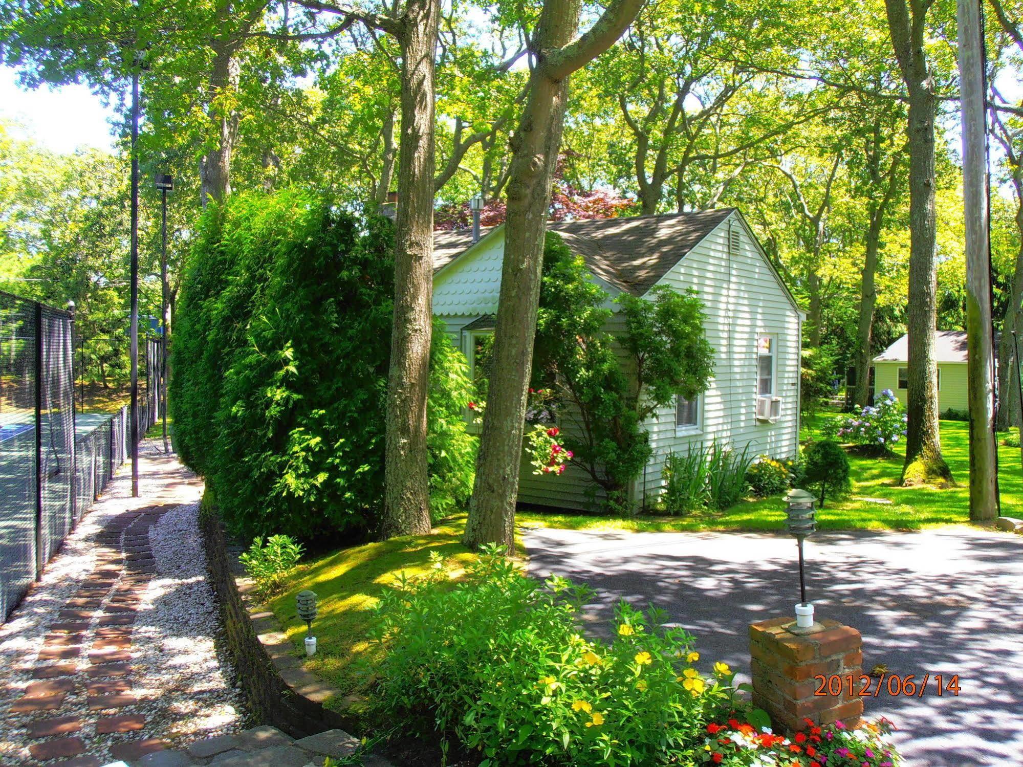 Hamptons Vacation Inn Hampton Bays Exterior photo